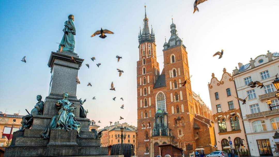krakow rynek stare miasto bazylika mariacka pomnik adama mickiewicza, przewodnik po karowie, zwiedzanie krakowa 