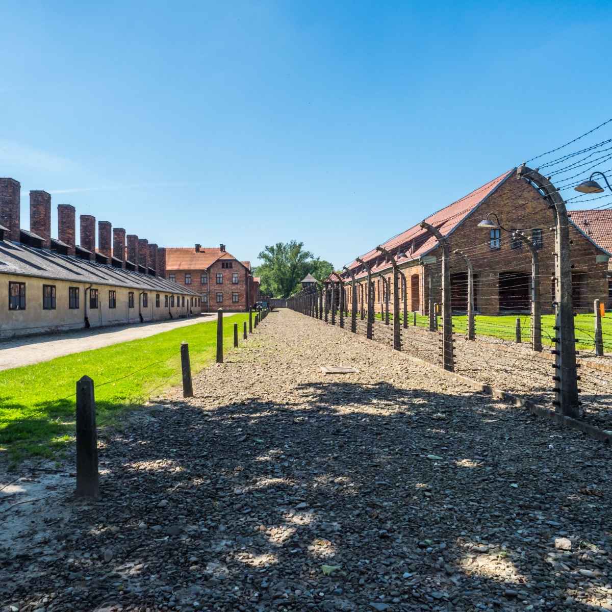 bilety do auschwitz-birkenau, zwiedzanie auschwitz birkenau, teren by?ego obozu koncentracyjnego i miejsce pamieci auschwitz birkenau