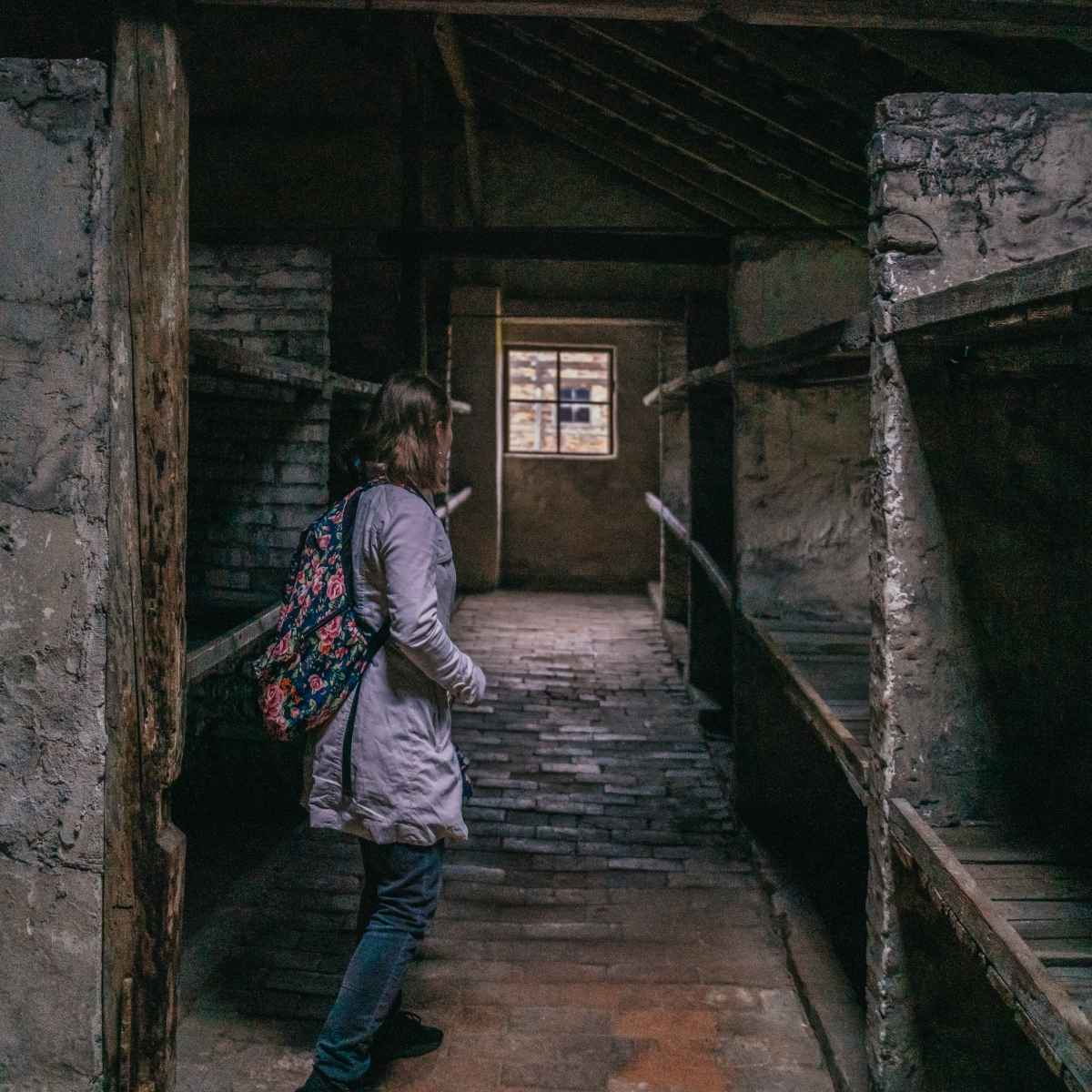 bilety do auschwitz-birkenau, zwiedzanie auschwitz birkenau, birkenau baraki zwiedzanie