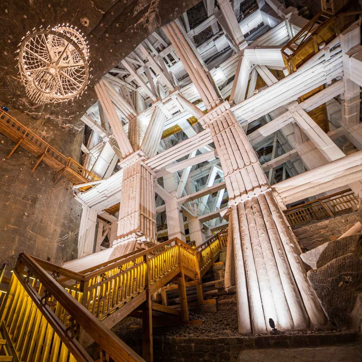 wieliczka kopalnia soli podziemie schody