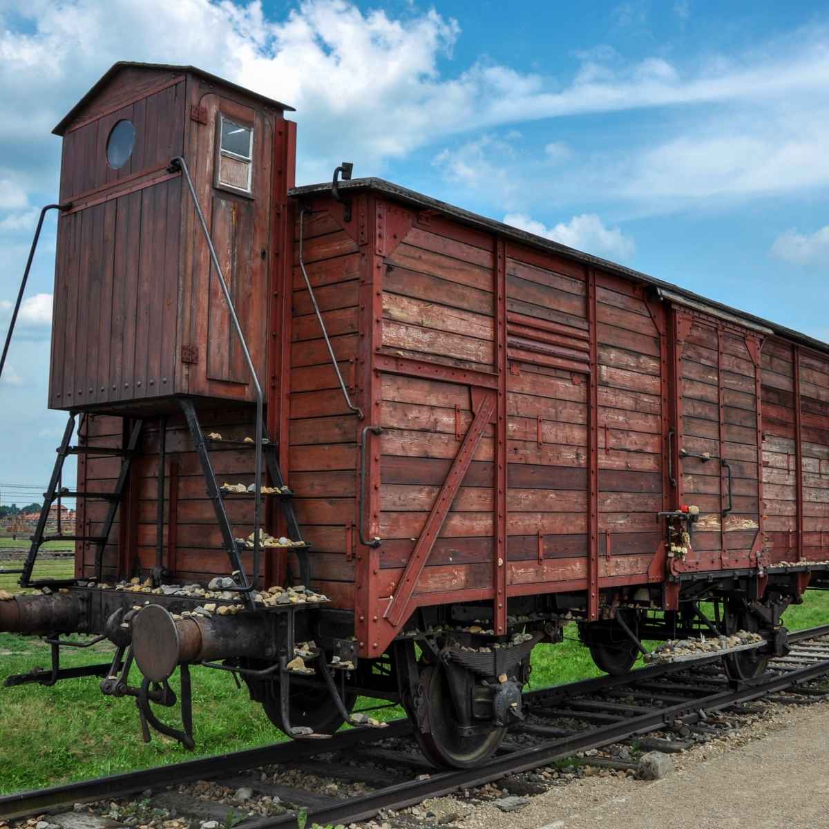 Auschwitz-Birkenau, Wieliczka Kopalnia soli w jeden dzie? wycieczka z Krakowa. Zabytkowy wagon agon w birkenau